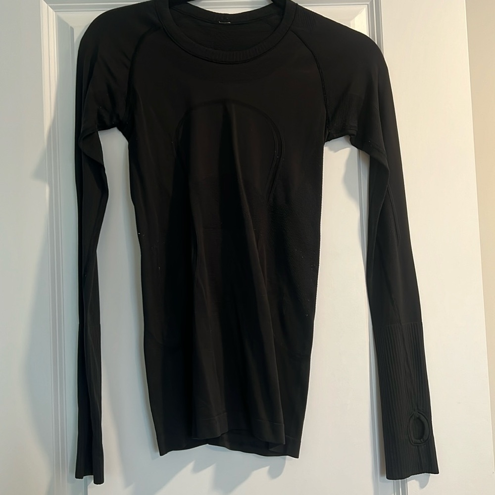 Lululemon Swiftly Tech long sleeve. Size 4